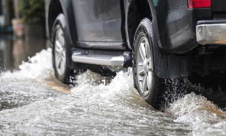 5 สิ่งที่ไม่ควรทำเด็ดขาด เมื่อขับรถขณะฝนตก 